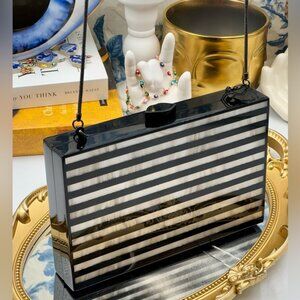 🆕 LULU GUINNESS 🧿 NWT Cassie Striped Black & Mother of Pearl Perspex Clutch